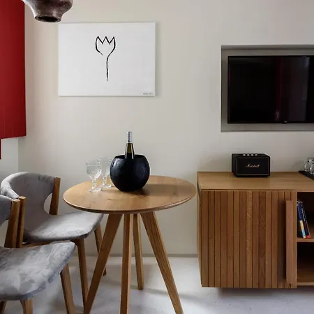 Potnia Theron Couette-café